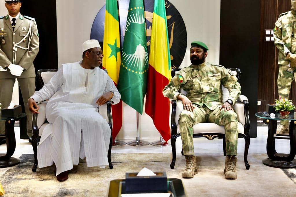 Macky Sall lors de sa visite à Bamako : “En tant que président de l’Union africaine et voisin, je suis venu apporter mon salut, ma solidarité au Mali” Macky Sall lors de sa visite à Bamako : “En tant que président de l’Union africaine et voisin, je suis venu apporter mon salut, ma solidarité au Mali”