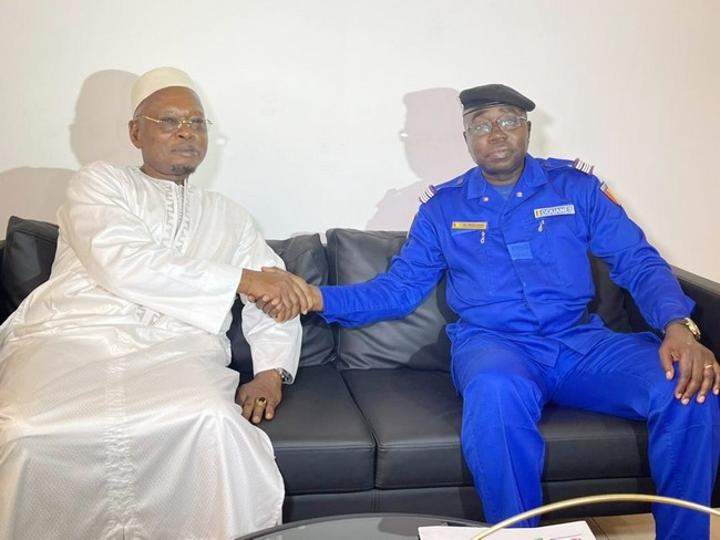 Amadou Konaté lors de l’installation du représentant des douanes maliennes au port autonome de Conakry : “Nous voulons faire du Port de Conakry la principale porte de desserte du Mali.” Amadou Konaté lors de l’installation du représentant des douanes maliennes au port autonome de Conakry : “Nous voulons faire du Port de Conakry la principale porte de desserte du Mali.”