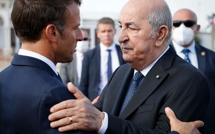 En visite officielle en Algérie : Macron mise sur le nouveau partenariat avec l’Algérie pour mettre la pression sur le Mali en l’isolant davantage En visite officielle en Algérie : Macron mise sur le nouveau partenariat avec l’Algérie pour mettre la pression sur le Mali en l’isolant davantage