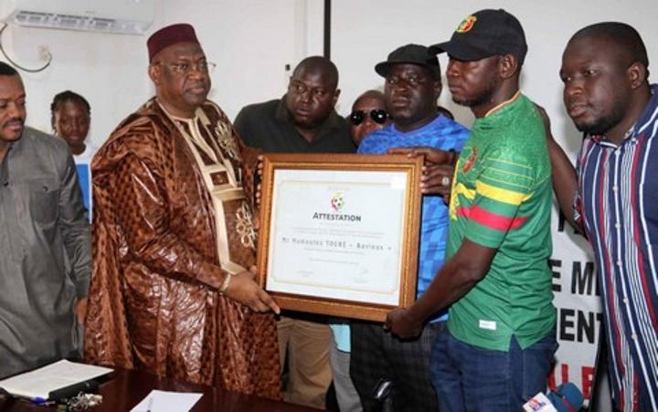 Pour services rendus au football malien : Bavieux Touré célébré par le Collectif pourla promotion du football au Mali Pour services rendus au football malien : Bavieux Touré célébré par le Collectif pourla promotion du football au Mali