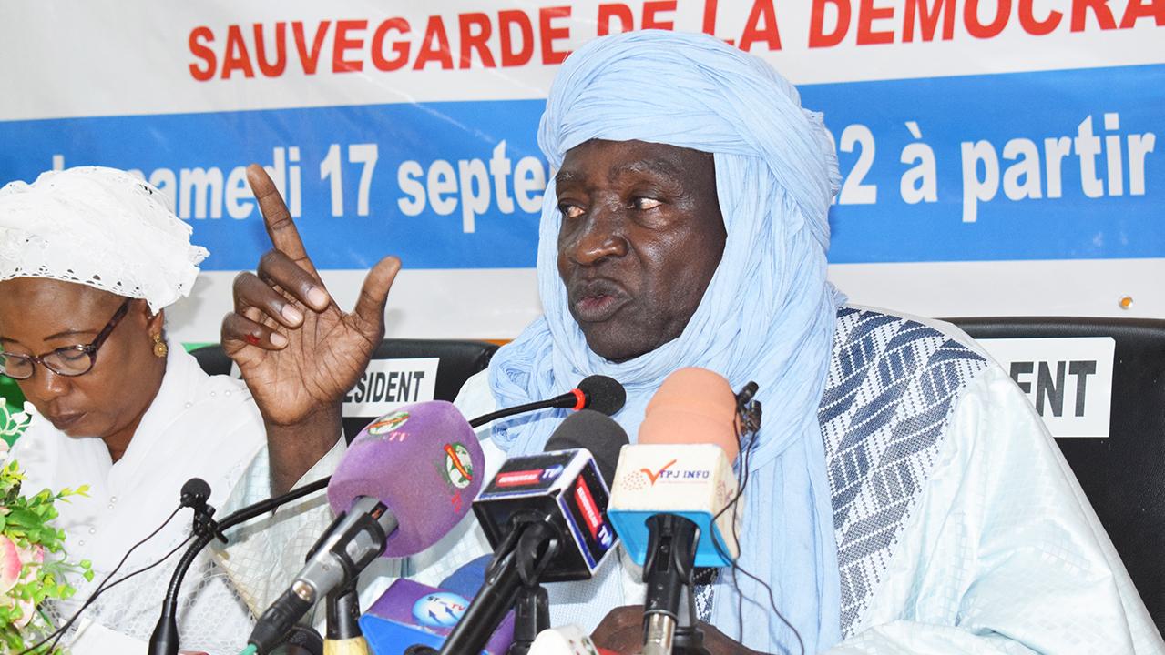 Alassane Abba : « il faut mettre fin au système de renversement des présidents démocratiquement élus » Alassane Abba : « il faut mettre fin au système de renversement des présidents démocratiquement élus »
