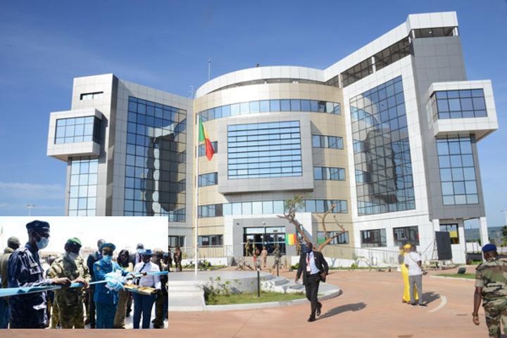 Economie: Le Président de la Transition a inauguré le nouveau siège de la Direction Générale des Douanes Economie: Le Président de la Transition a inauguré le nouveau siège de la Direction Générale des Douanes