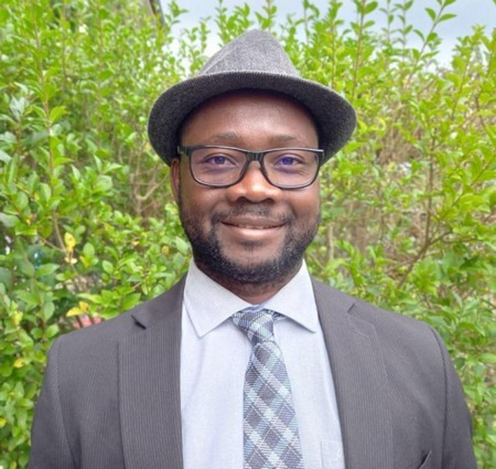 Reconnaissance du mérite : Dr. Djouroukoro Diallo reçoit la distinction spéciale Baromètre 22 Septembre Reconnaissance du mérite : Dr. Djouroukoro Diallo reçoit la distinction spéciale Baromètre 22 Septembre