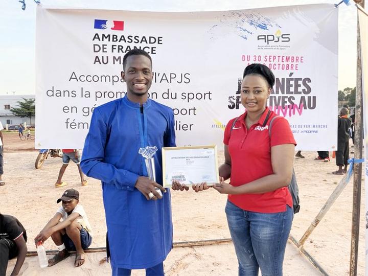 Mme Sy Aminata Makou Traoré, présidente de l’APJS : “A nos filles et femmes sportives, je veux vous dire de croire en vos rêves” “Nous comptons mener une large campagne de sensibilisation des femmes aux bienfaits de la pratique sportive” Mme Sy Aminata Makou Traoré, présidente de l’APJS : “A nos filles et femmes sportives, je veux vous dire de croire en vos rêves” “Nous comptons mener une large campagne de sensibilisation des femmes aux bienfaits de la pratique sportive”