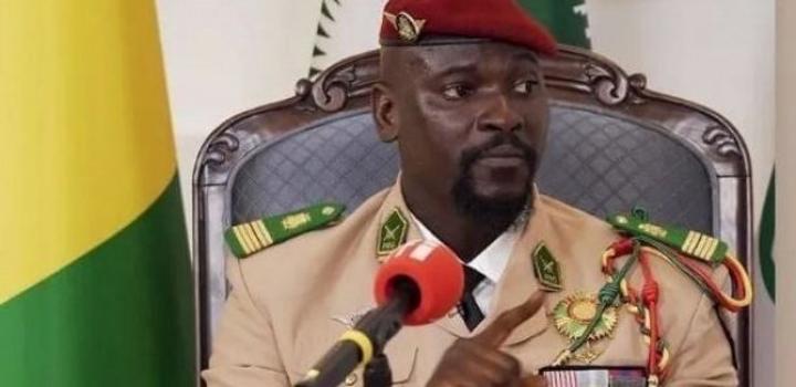 La Guinée se plie aux injonctions de la CEDEAO sans coup férir : Mamady Doumbouya a-t-il été plus réaliste qu’Assimi Goïta? La Guinée se plie aux injonctions de la CEDEAO sans coup férir : Mamady Doumbouya a-t-il été plus réaliste qu’Assimi Goïta?