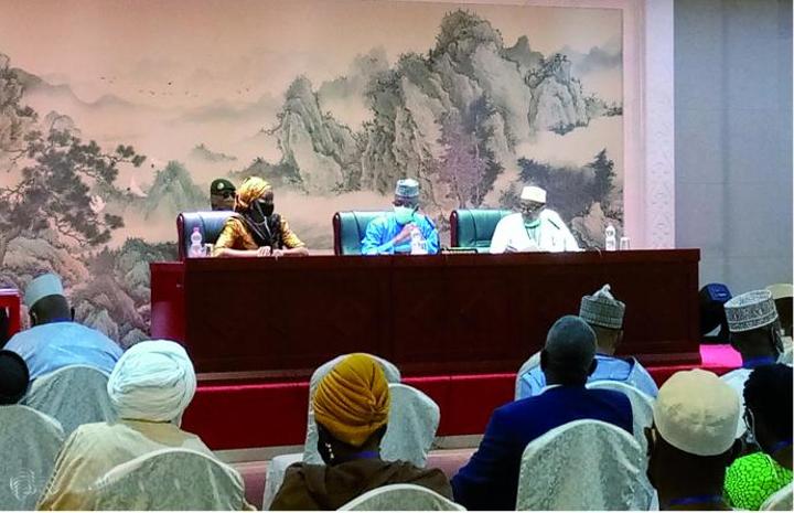 Mois de la solidarité au Mali : Les femmes du CNT font des dons en nature et en espèces d’une valeur de plus de 4 millions de FCFA au Centre Psychiatrique du Point G Mois de la solidarité au Mali : Les femmes du CNT font des dons en nature et en espèces d’une valeur de plus de 4 millions de FCFA au Centre Psychiatrique du Point G