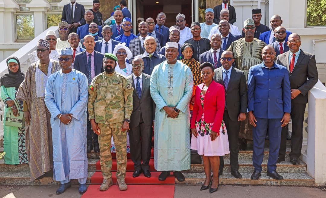 Le colonel Assimi Goïta à l’occasion de la remise officielle du rapport 2021 du BVG “La lutte contre la corruption et la délinquance économique et financière demeure une priorité nationale”. Le colonel Assimi Goïta à l’occasion de la remise officielle du rapport 2021 du BVG “La lutte contre la corruption et la délinquance économique et financière demeure une priorité nationale”.