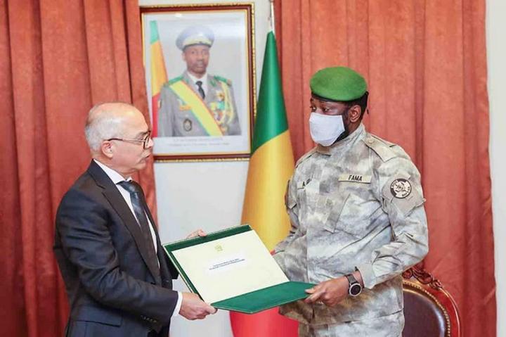 Porteur d’un message de fraternité et d’amitié du Roi Mohammed VI : Le colonel Assimi Goïta reçoit Chakib Benmoussa Porteur d’un message de fraternité et d’amitié du Roi Mohammed VI : Le colonel Assimi Goïta reçoit Chakib Benmoussa