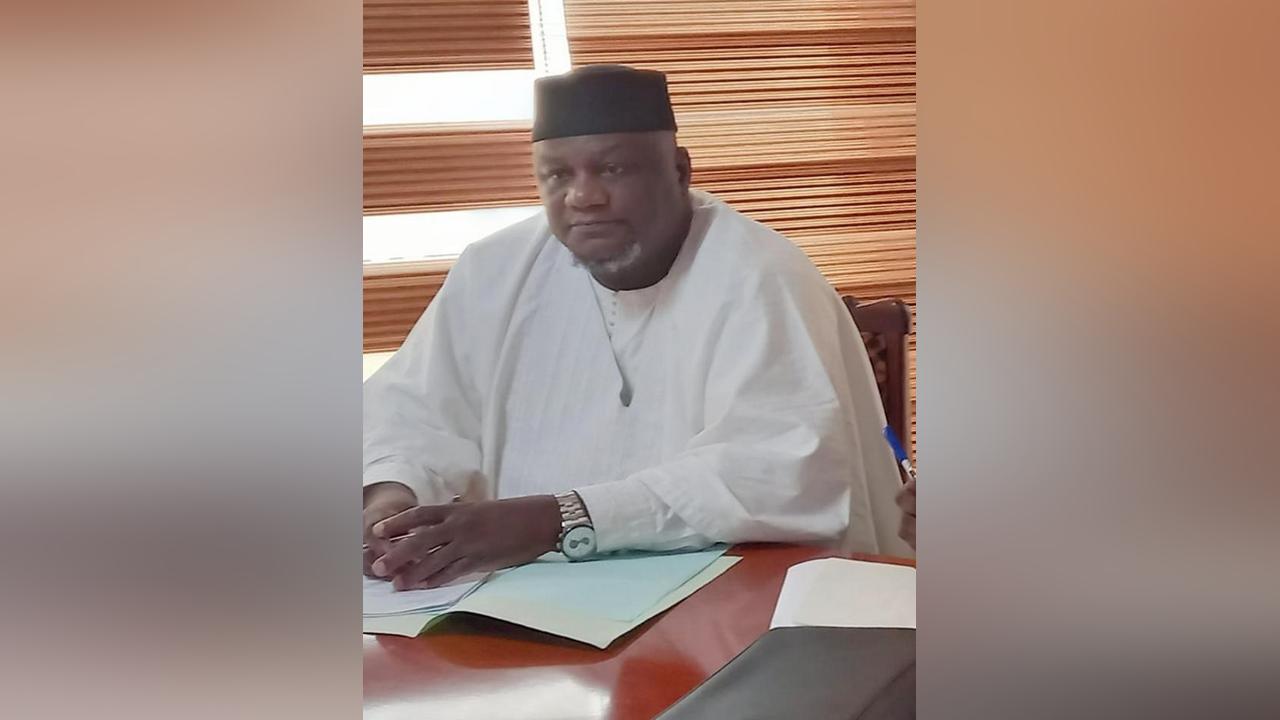 Boucadary Doumbia, directeur général du commerce, de la consommation et de la concurrence (DGCCC) : “Nous demandons aux commerçants de ne pas faire de la surenchère sur les marchandises” Le directeur général du commerce, de la consommation et de la concurrence (DGCCC), Boucadary Doumbia évoque ci-dessous les efforts consentis par la direction générale du commerce, de la consommation et de la concurrence pour le suivi des circuits commerciaux. Boucadary Doumbia, directeur général du commerce, de la consommation et de la concurrence (DGCCC) : “Nous demandons aux commerçants de ne pas faire de la surenchère sur les marchandises” Le directeur général du commerce, de la consommation et de la concurrence (DGCCC), Boucadary Doumbia évoque ci-dessous les efforts consentis par la direction générale du commerce, de la consommation et de la concurrence pour le suivi des circuits commerciaux.