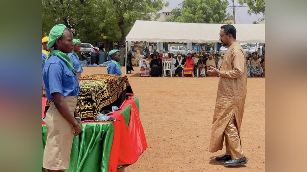 Mossa Ag Attaher aux obsèques du regretté Sadia Cissé : “Sadia Cissé a été l’un des rares joueurs de la génération de Yaoundé 72 à gravir tous les échelons du football malien” Mossa Ag Attaher aux obsèques du regretté Sadia Cissé : “Sadia Cissé a été l’un des rares joueurs de la génération de Yaoundé 72 à gravir tous les échelons du football malien”