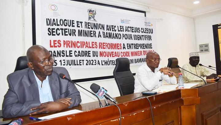 Nouveau code minier La Coalition malienne ” Publiez ce que vous payez ” échange avec les acteurs clés du secteur pour des réformes à entreprendre Nouveau code minier La Coalition malienne ” Publiez ce que vous payez ” échange avec les acteurs clés du secteur pour des réformes à entreprendre