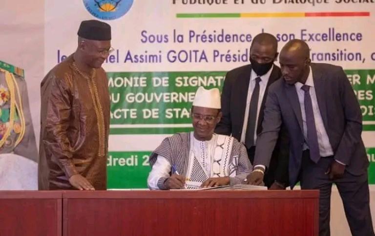 Signature du pacte social de stabilité et de croissance Signature du pacte social de stabilité et de croissance