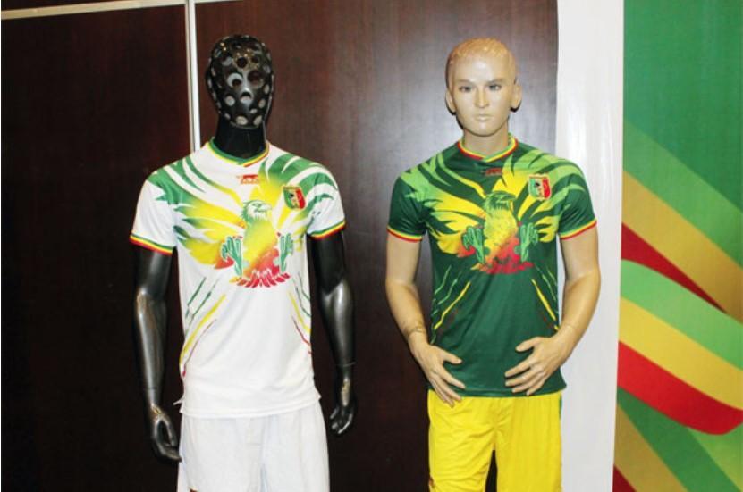 CAN 2023 : le Mali dévoile son maillot Salif Keïta CAN 2023 : le Mali dévoile son maillot Salif Keïta