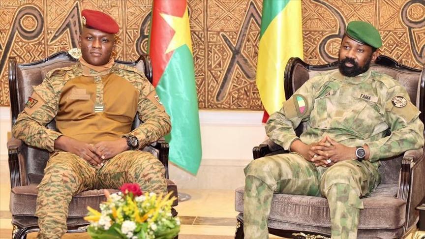 Les présidents burkinabè, malien et nigérien actent la création de la ‘’Confédération des États du Sahel’’ Les présidents burkinabè, malien et nigérien actent la création de la ‘’Confédération des États du Sahel’’