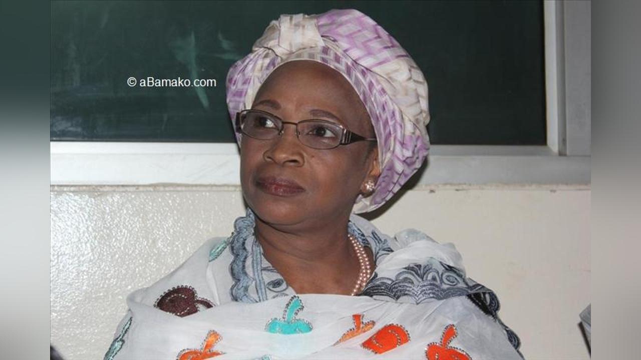 Mme Bouaré Fily Sissoko lors du procès de l’avion présidentiel d’IBK : « Je rejette formellement les faits dans leur entièreté, je suis là pour que la vérité éclate » Mme Bouaré Fily Sissoko lors du procès de l’avion présidentiel d’IBK : « Je rejette formellement les faits dans leur entièreté, je suis là pour que la vérité éclate »