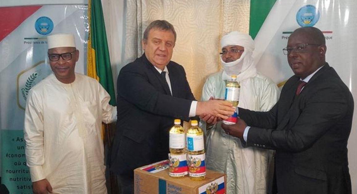 le Mali recoit un don de 117,3 tonnes d’huile de tournesol d’une valeur d’un milliard de francs cfa ( 2 millions de dollars) de la Russie le Mali recoit un don de 117,3 tonnes d’huile de tournesol d’une valeur d’un milliard de francs cfa ( 2 millions de dollars) de la Russie