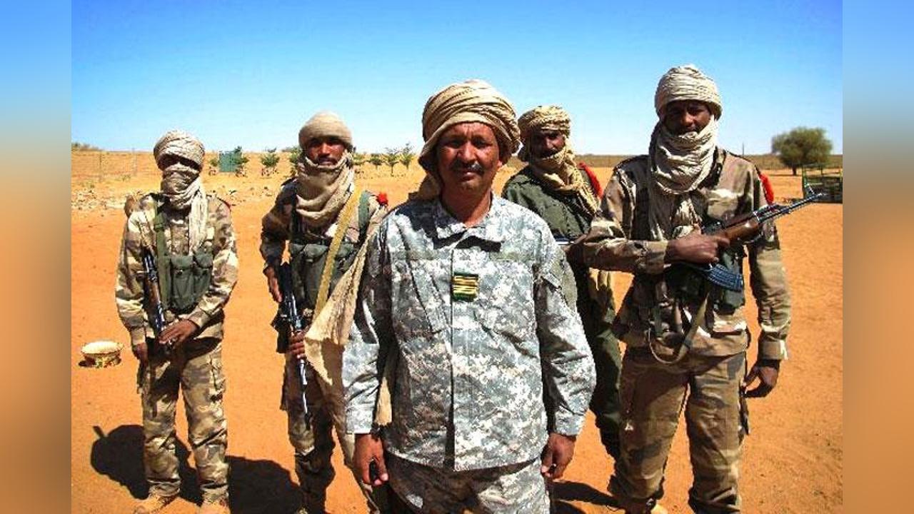 Kidal: le Général Gamou console les déplacés d’Aguelhok Kidal: le Général Gamou console les déplacés d’Aguelhok