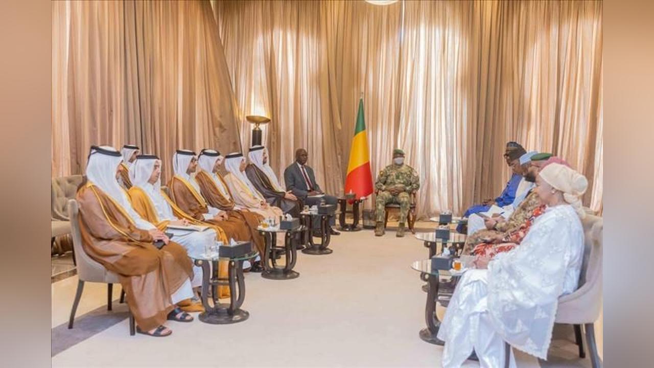 Diplomatie: le Président de la Transition Reçoit Dr Mohammed Bin Abdulaziz AL-KHULAIFI, Émissaire de L’Émir du Qatar Diplomatie: le Président de la Transition Reçoit Dr Mohammed Bin Abdulaziz AL-KHULAIFI, Émissaire de L’Émir du Qatar