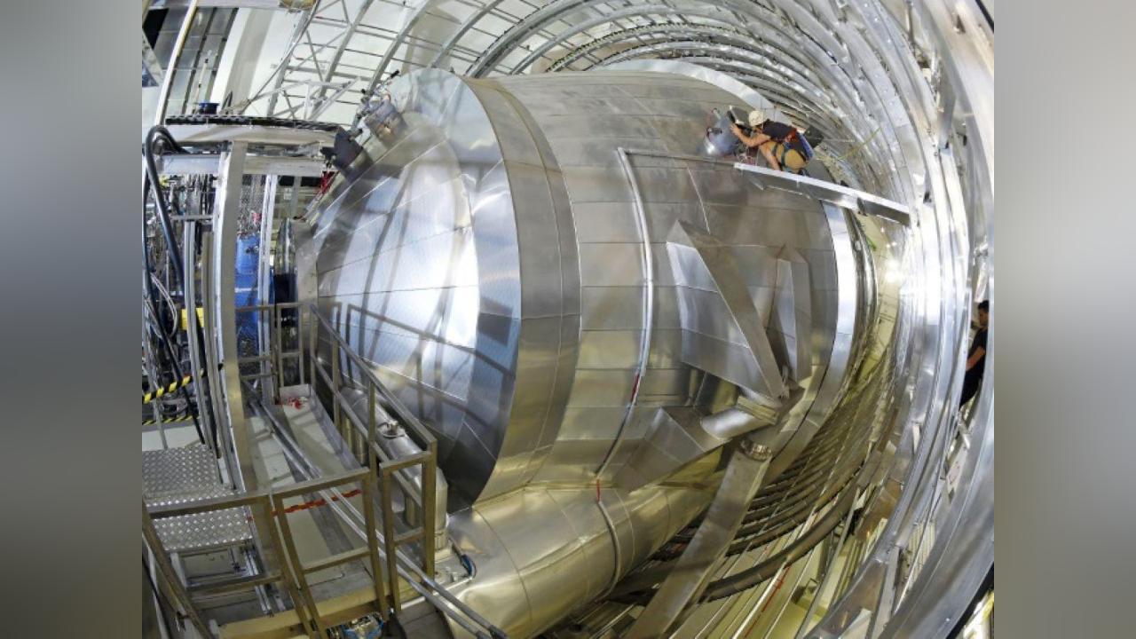 Quelle Est la Masse D’Un Neutrino ? le Laboratoire KATRIN Affine la Mesure avec une Précision Inégalée sur Terre Quelle Est la Masse D’Un Neutrino ? le Laboratoire KATRIN Affine la Mesure avec une Précision Inégalée sur Terre