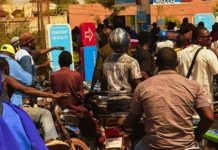 Carburant sous Tension: Marché Noir et Insécurité Carburant sous Tension: Marché Noir et Insécurité