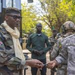 Construire une Armée Digne: Assimi GoïTa aux Officiers Construire une Armée Digne: Assimi GoïTa aux Officiers