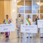 Fonds Minier de Développement Local Remise de Chèques Geants Fonds Minier de Développement Local Remise de Chèques Geants