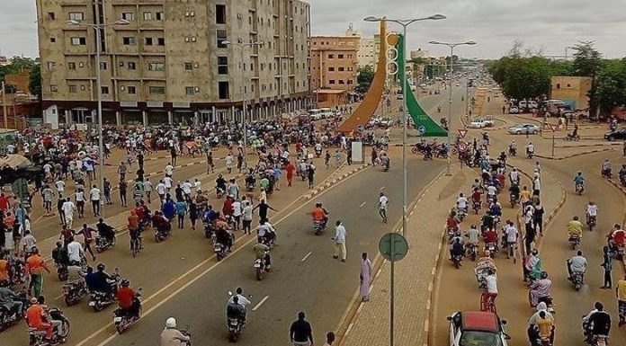 Washington Renoue avec les Régimes Militaires Washington Renoue avec les Régimes Militaires