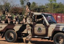 Mali: la Junte Tient une Réunion D’Urgence sur la Sécurité Mali: la Junte Tient une Réunion D’Urgence sur la Sécurité