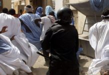 مداهمة لمقرّي مرشحين معارضين واغلاق أحدهما