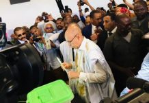 مطالبة باعادة فرز نتائج الانتخابات وبداية الأزمة