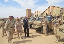 وزير الدفاع يتفقد منشأة تابعة لقطاعه بأطار