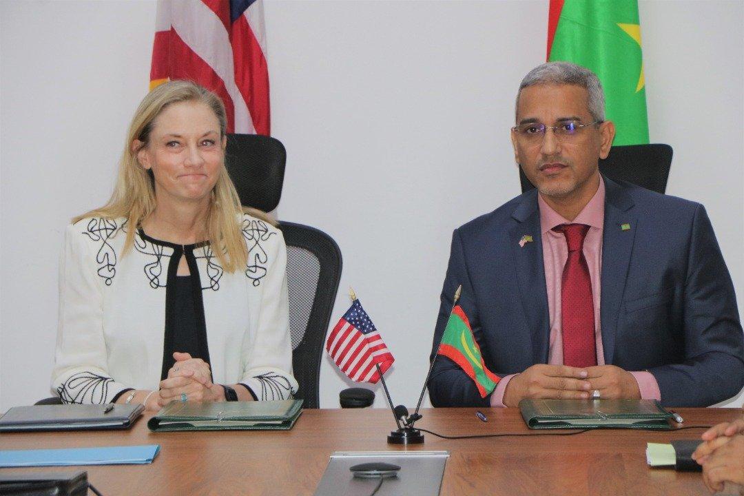 وزير المياه يوقع اتفاقية لإنجاز دراسات لموارد المياه في الشمال وزير المياه يوقع اتفاقية لإنجاز دراسات لموارد المياه في الشمال