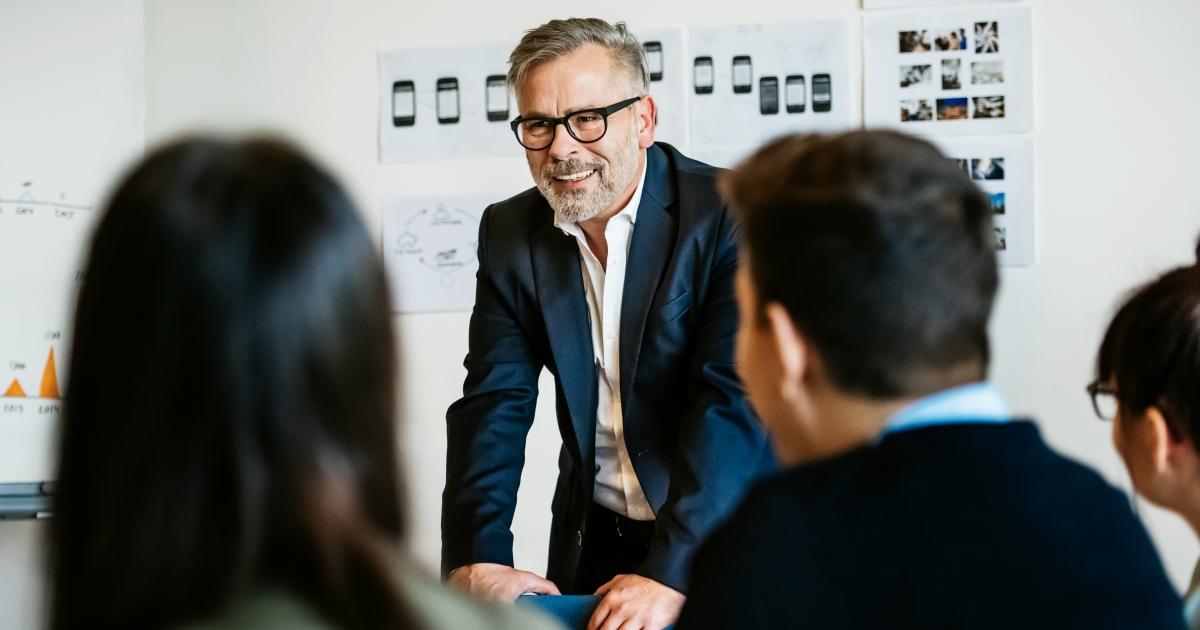 تطبيق النظام أم إظهار التعاطف؟.. أيهما يجعلك قائدا ناجحا؟ تطبيق النظام أم إظهار التعاطف؟.. أيهما يجعلك قائدا ناجحا؟