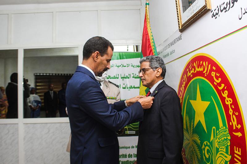 توشيح الأمين العام للسلطة العليا للصحافة والسمعيات البصرية توشيح الأمين العام للسلطة العليا للصحافة والسمعيات البصرية