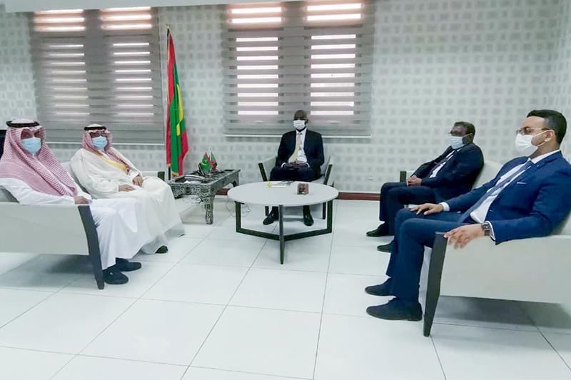 وزير الشؤون الاقتصادية يستقبل السفير السعودي وزير الشؤون الاقتصادية يستقبل السفير السعودي