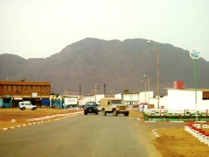 أزويرات: توقيف عصابة تنشط في صناعة السمسم وبيع المخدرات أزويرات: توقيف عصابة تنشط في صناعة السمسم وبيع المخدرات