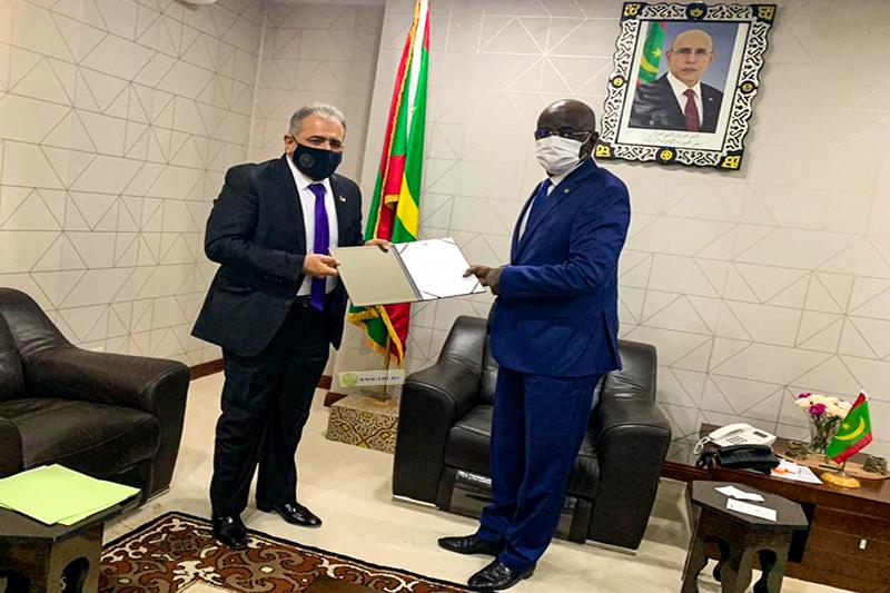 وزير الشؤون الخارجية يتسلم رسالة من نظيره الفلسطيني وزير الشؤون الخارجية يتسلم رسالة من نظيره الفلسطيني