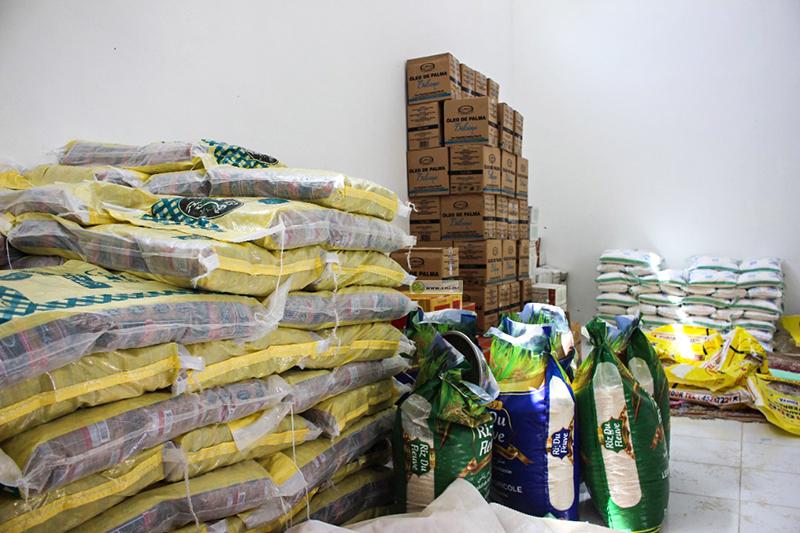 جهة انواكشوط توزع سلات غذائية على 1500 أسرة محتاجة جهة انواكشوط توزع سلات غذائية على 1500 أسرة محتاجة