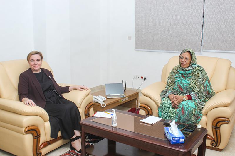 مفوضة الأمن الغذائي تجري مباحثات مع ممثلة اللجنة الدولية للصليب الأحمر في بلادنا مفوضة الأمن الغذائي تجري مباحثات مع ممثلة اللجنة الدولية للصليب الأحمر في بلادنا