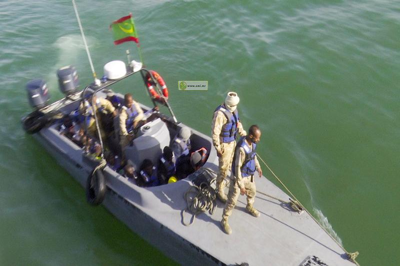 سفينة النميلان الحربية تنقذ 55 مهاجرا غير شرعي من موت محقق في عمق الأطلسي سفينة النميلان الحربية تنقذ 55 مهاجرا غير شرعي من موت محقق في عمق الأطلسي