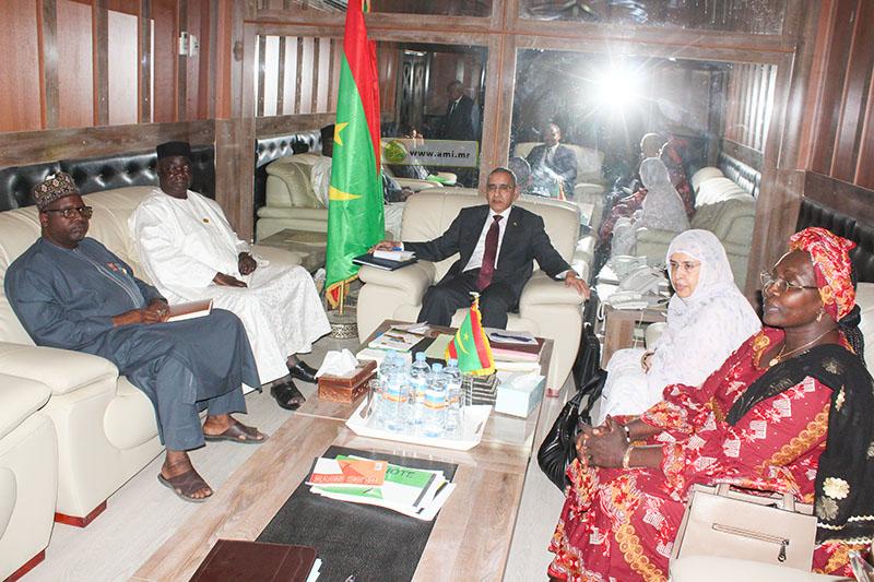 وزير الداخلية يستقبل وفدا من رابطة الحكومات المحلية بمجموعة الخمس بالساحل وزير الداخلية يستقبل وفدا من رابطة الحكومات المحلية بمجموعة الخمس بالساحل