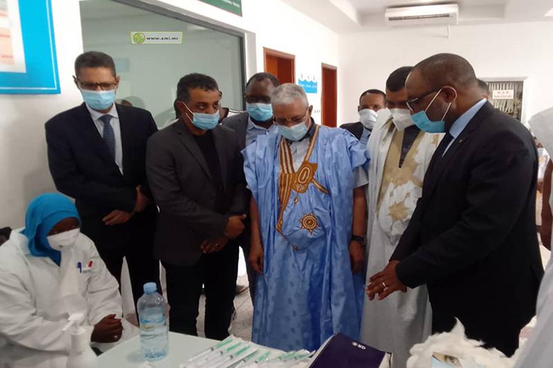 وزير الصحة يشرف على تقديم جرعة تعزيزية للأطباء ضد فيروس كورونا وزير الصحة يشرف على تقديم جرعة تعزيزية للأطباء ضد فيروس كورونا