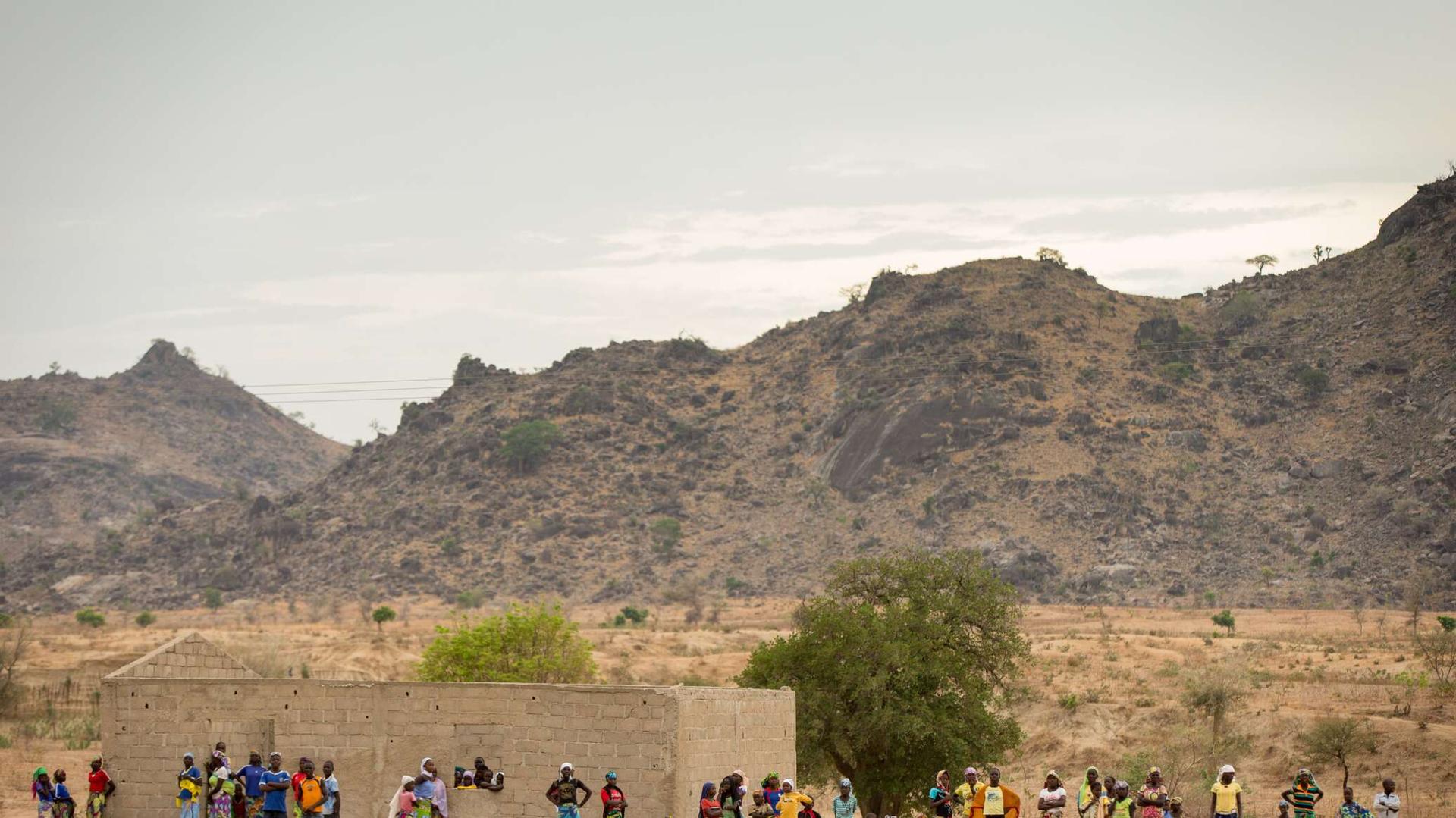 أسطورة كرة القدم الكاميرونية باتريك مبوما يعتنق الإسلام... فيديو أسطورة كرة القدم الكاميرونية باتريك مبوما يعتنق الإسلام... فيديو