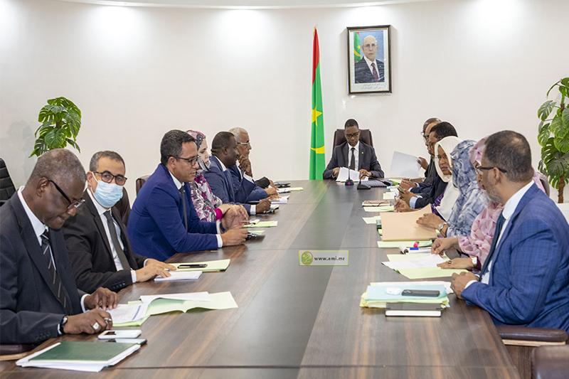 الوزير الأول يترأس اجتماعا للجنة الوزارية المكلفة بمتابعة تنفيذ مشاريع القطاع الخاص في ميدان الزراعة الوزير الأول يترأس اجتماعا للجنة الوزارية المكلفة بمتابعة تنفيذ مشاريع القطاع الخاص في ميدان الزراعة