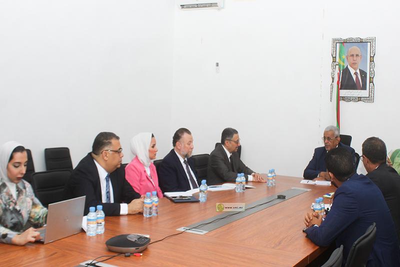 وزير المياه يعقد جلسة عمل مع بعثة من الصندوق الكويتي للتنمية وزير المياه يعقد جلسة عمل مع بعثة من الصندوق الكويتي للتنمية
