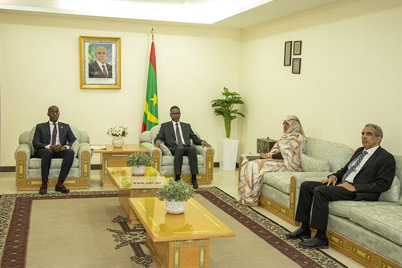 الوزير الأول يستقبل ممثل برنامج الأمم المتحدة للتنمية في بلادنا الوزير الأول يستقبل ممثل برنامج الأمم المتحدة للتنمية في بلادنا