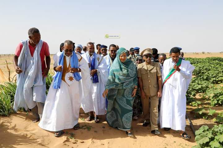 مفوضة الأمن الغذائي تتفقد مزرعتين ومركز للتغذية الجماعية بولاية لبراكنة مفوضة الأمن الغذائي تتفقد مزرعتين ومركز للتغذية الجماعية بولاية لبراكنة