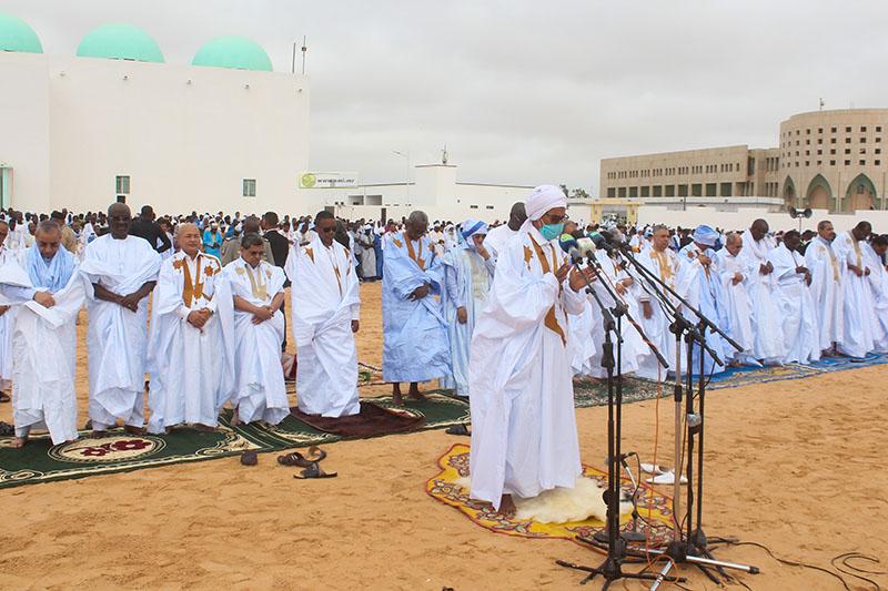 الوزير الأول يؤدي صلاة عيد الأضحى المبارك برحاب جامع ابن عباس الوزير الأول يؤدي صلاة عيد الأضحى المبارك برحاب جامع ابن عباس