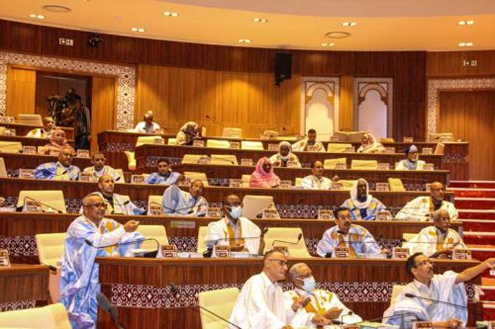 إحالة مشروع قانون المالية المعدل لـ 2022 للجان الفنية في البرلمان إحالة مشروع قانون المالية المعدل لـ 2022 للجان الفنية في البرلمان