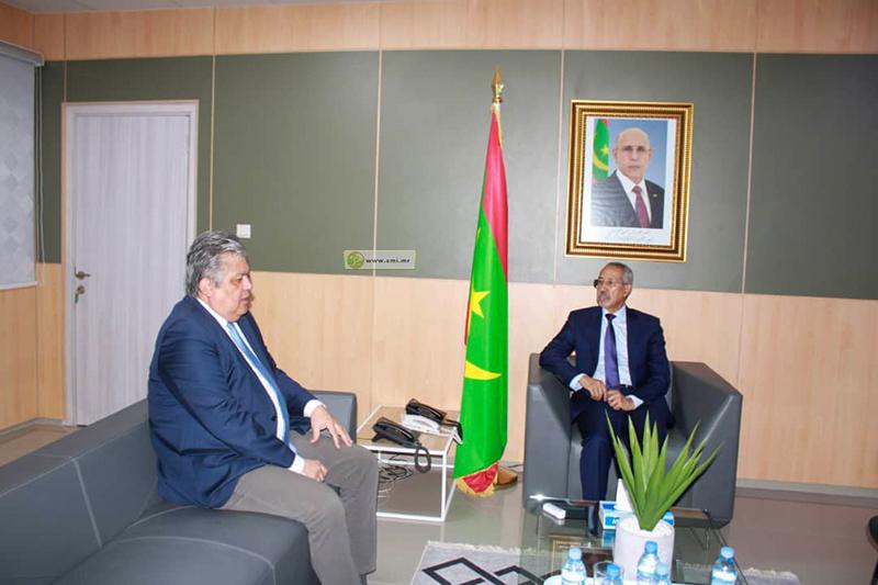 وزير الدفاع الوطني يجري مباحثات مع السفير التركي وزير الدفاع الوطني يجري مباحثات مع السفير التركي